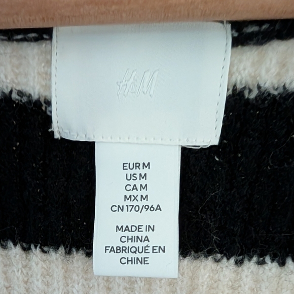 H&M Women's Black and White Striped Cardigan Sweater, Sz M - Picture 9 of 9